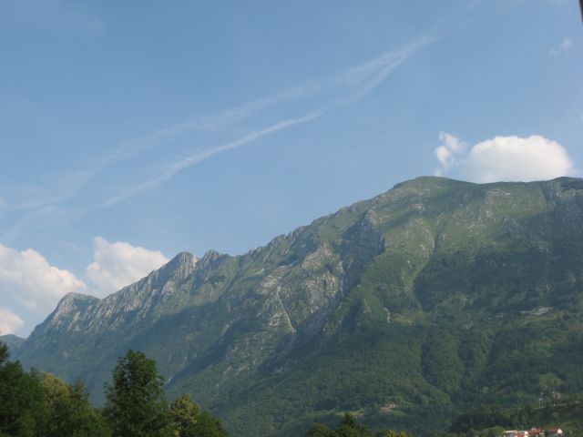 Levo od Krasjega vrha poteka greben Polovnika