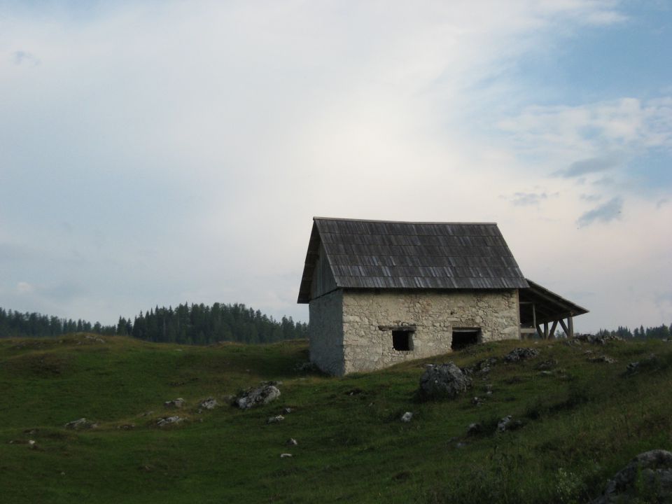 Saniran pastirski objekt, v katerem je informacijska točka