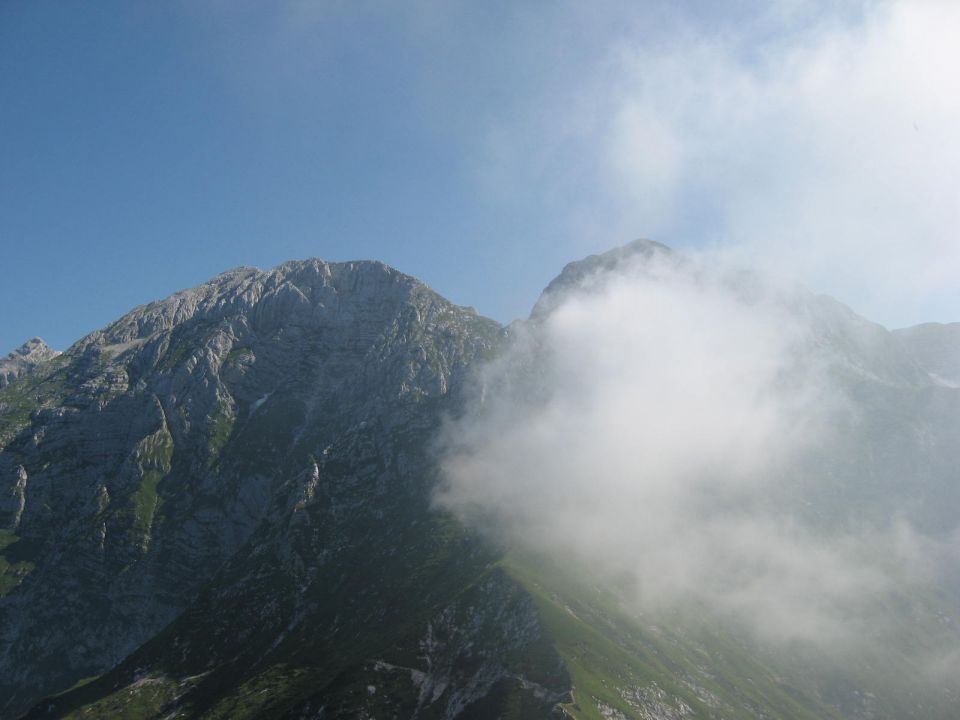 neznane gore nad Rezijo, verjetno gre tu visoka rosojanska pot