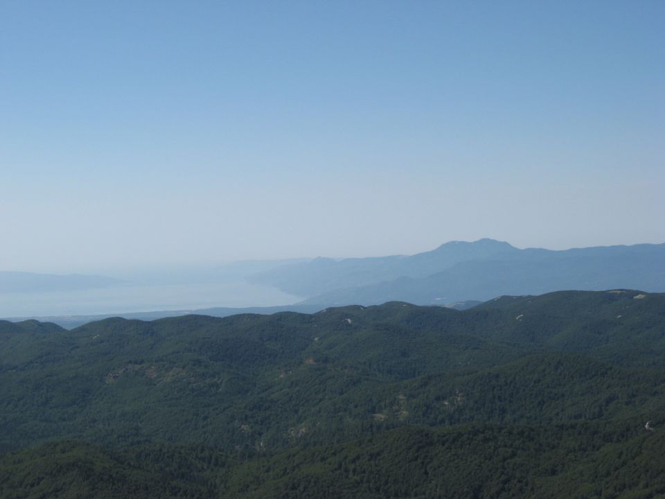 Kvarnerski zaliv, desno od njega Učka