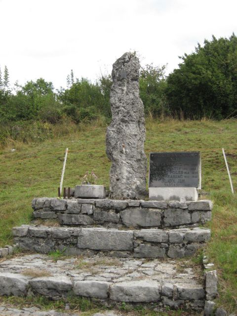 Partizanski spomenik v skadanščini