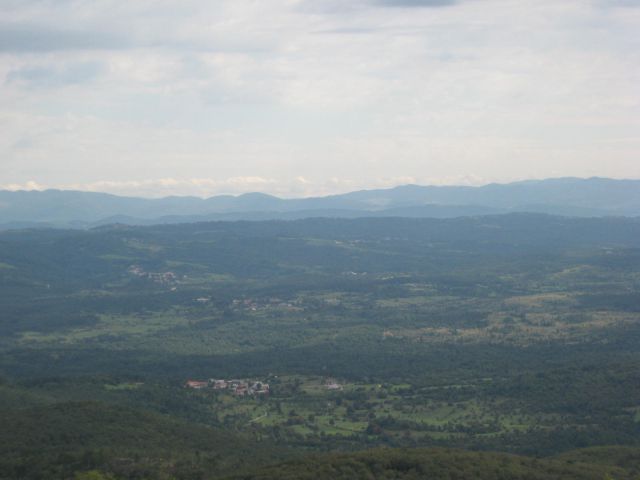 Spodaj se vidi skadanščina