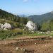 Korito in balvani na prelepih travnikih planine Zgornja njiva