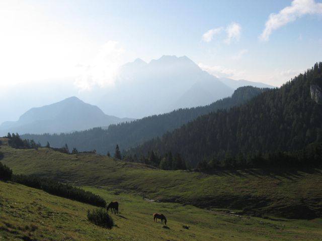 Pogled nazaj, v ozadju Kočna