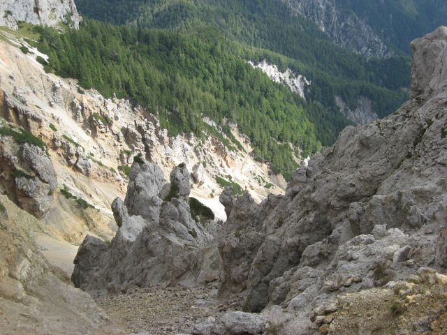 Divja skalnata pokrajina na avstrijsko stran