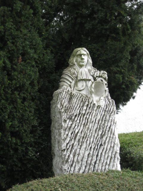 Kip janeza Vajkarda Valvasorja, ki je živel na Bogenšperku