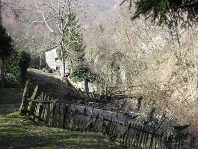 Zapuščena vas trebišće, ki je nekoč bila vas mlinov