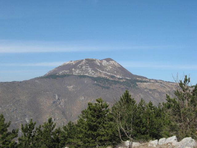 Pogled z vrha proti Učki