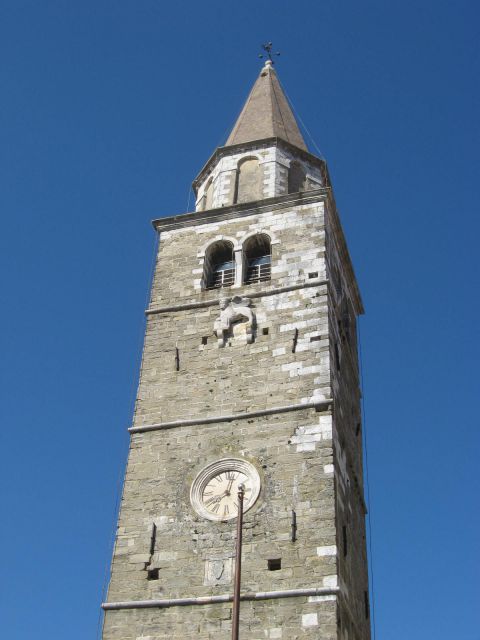 Zvonik cerkve v Bujah