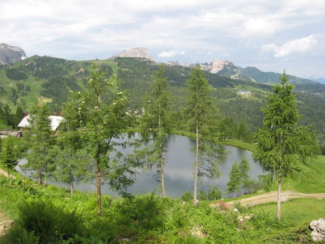 Umetno jezero nad planino