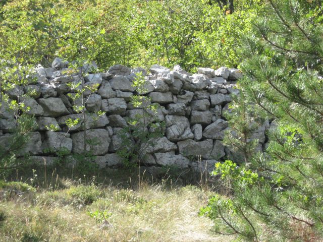 Zidovi, ki so nekoč ščitili njive in pašnike