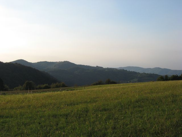 Spet na pristavi in zadovoljno gledava na prehojene hribe in doline