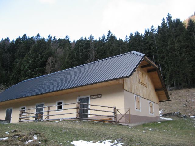 Lepo obnovljena stavba na smokuški planini