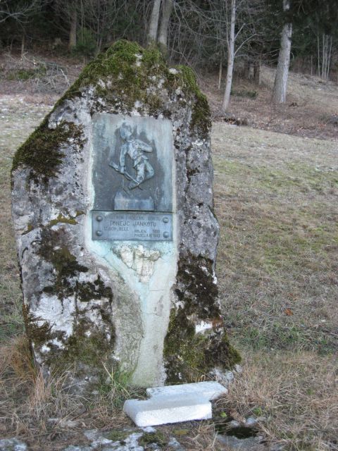 Partizanski spomenik v kupljeniku