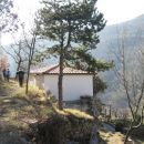 novejša, verjetno počitniška hišica