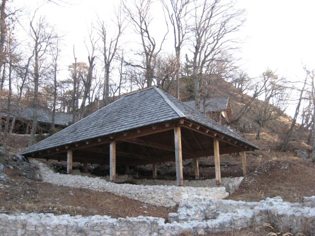 Izkopanine so zaščitene s strehami