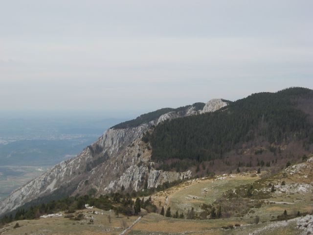 Pogled s kuclja proti velikemu robu