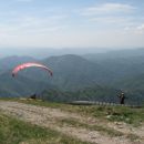 jadralna padalca se pripravljata na vzlet