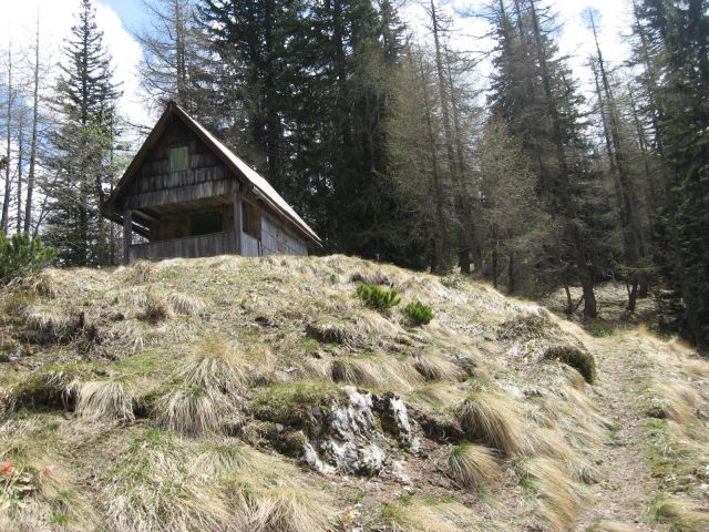 Lovska koča na starem utru