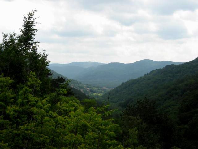 sva že visoko nad dolino