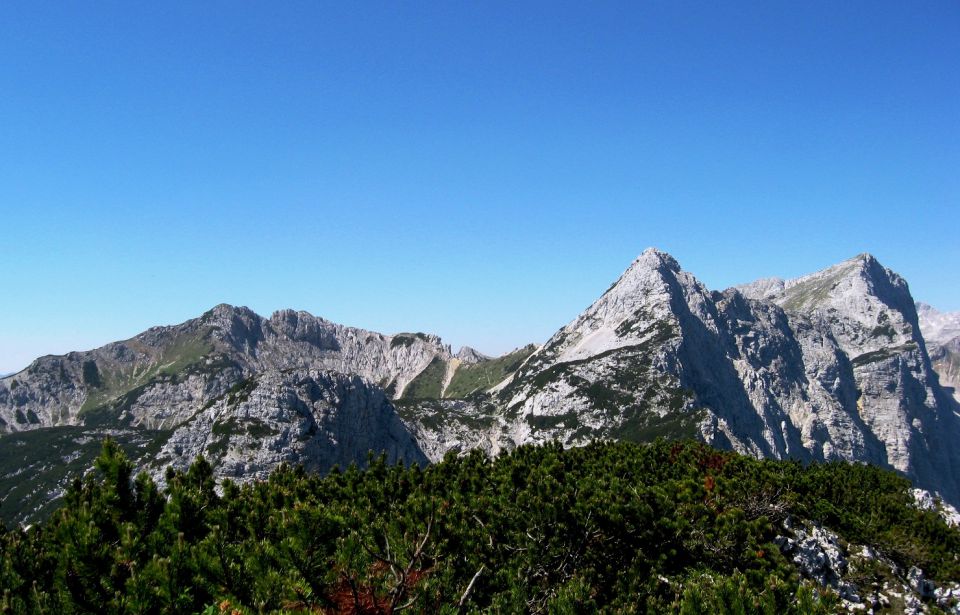 z leve: viševnik, mali draški vrh in veliki draški vrh