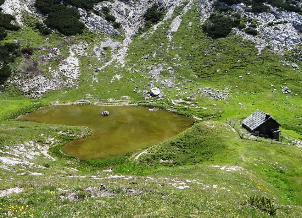 jezerce vodotočnik v obliki srca in pastirska hiška