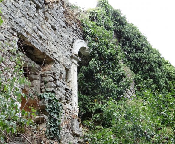 Ruševine nad pazinsko jamo