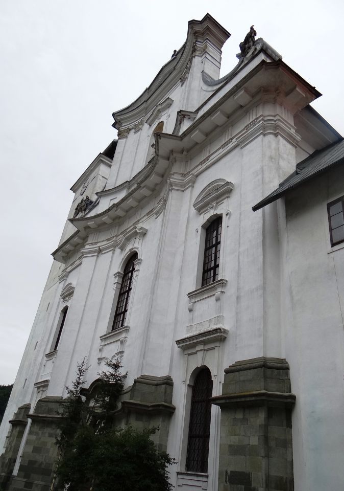 ... je po prostornini največja cerkev v sloveniji, ima tudi najvišjo kupolo...