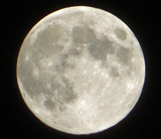 Prva polna luna v avgustu 2012