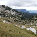 spust s sedla in steza proti domu na komni