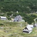 krog je sklenjen: koča pod bogatinom na planini na kraju