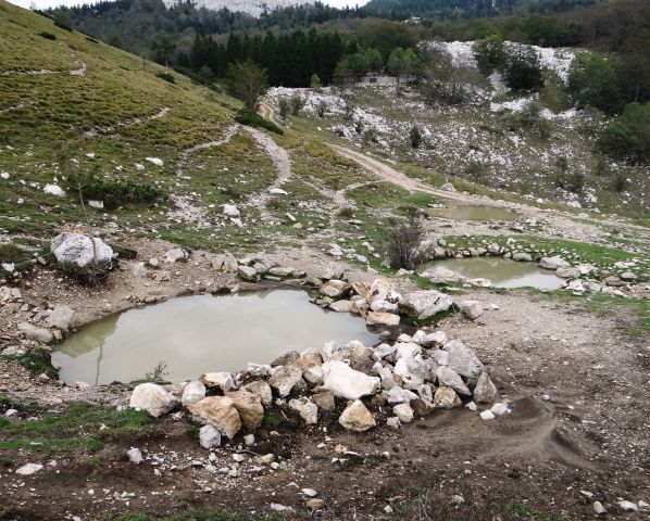 3 lokve (kali) imenovani hahlići, v bližini planinskega doma