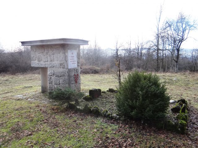 Partizanski spomenik na pugledu