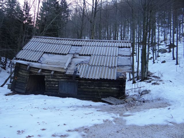 Mimo propadle gozdarske koče