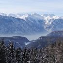 bohinjsko jezero je skrito pod meglicami