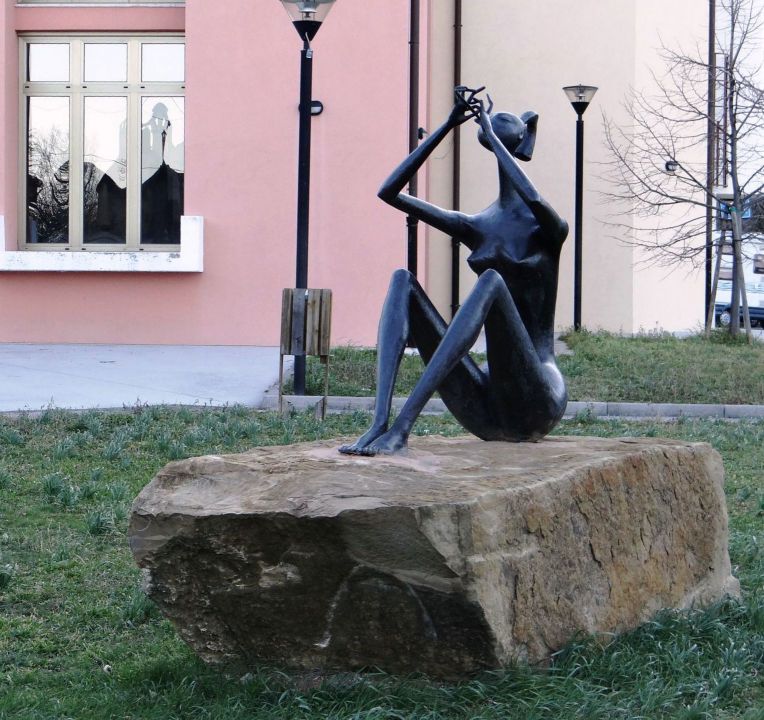 Kip deklice s piščalko v Boljuncu je enak tistemu v Kočevju.