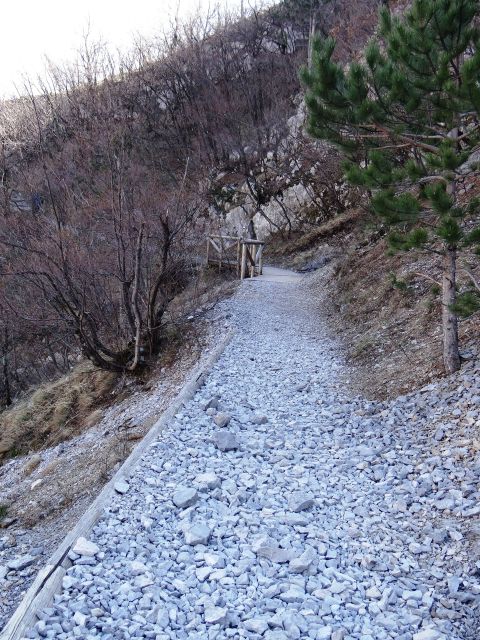 Udobna pot po dolini glinščice, tale varianta malo više nad vodo