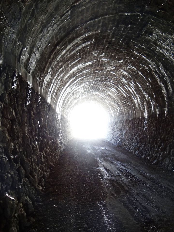 svetloba na koncu tunela