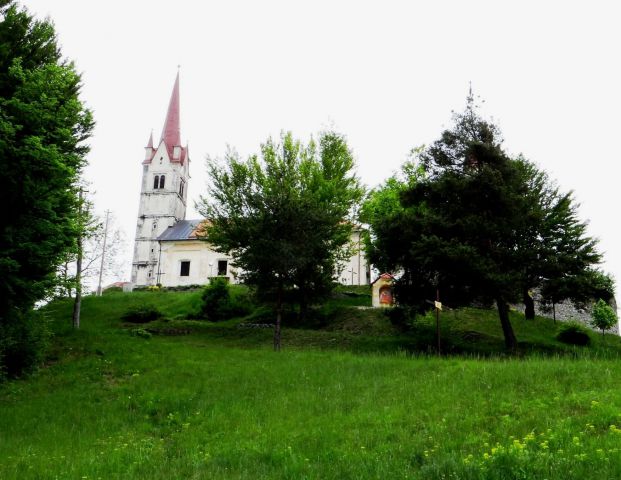 Cerkev Žalostne matere božje na Žalostni gori, kjer se začne Pot romarjev