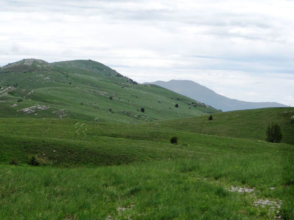 levo žbevnica, v ozadju učka