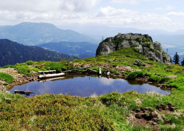 še eno jezerce na nepropustnih vulkanskih tleh