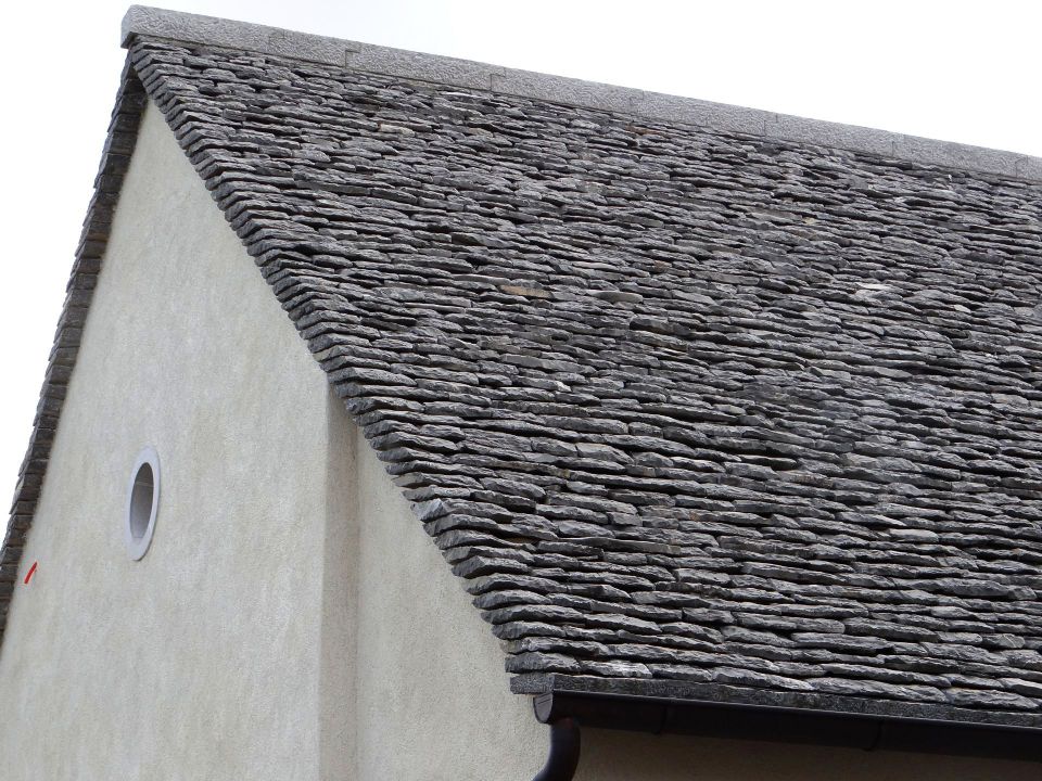prenovljena kamnita streha