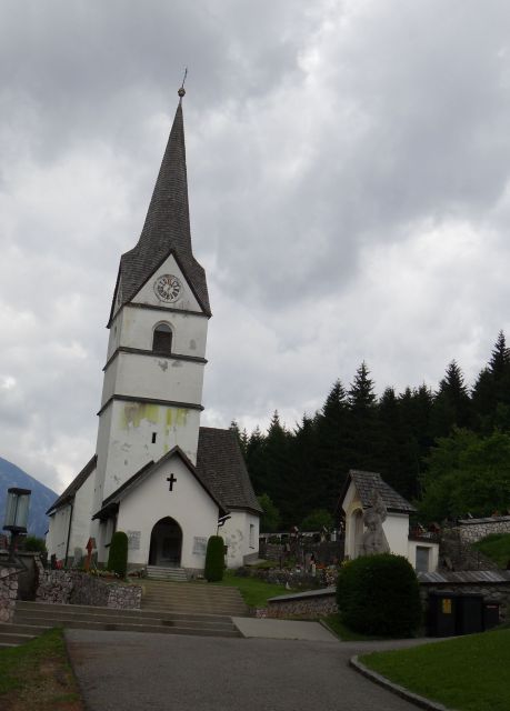 Cerkev s pokopališčem v selah