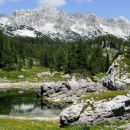 tudi dvojno jezero ima zelo malo vode, zadaj lepo špičje