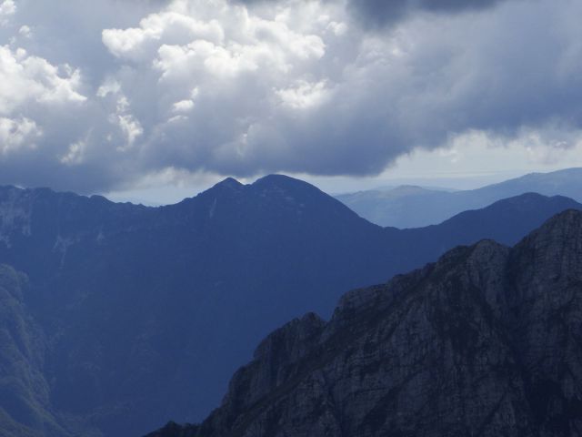 V daljavi se vidi morje