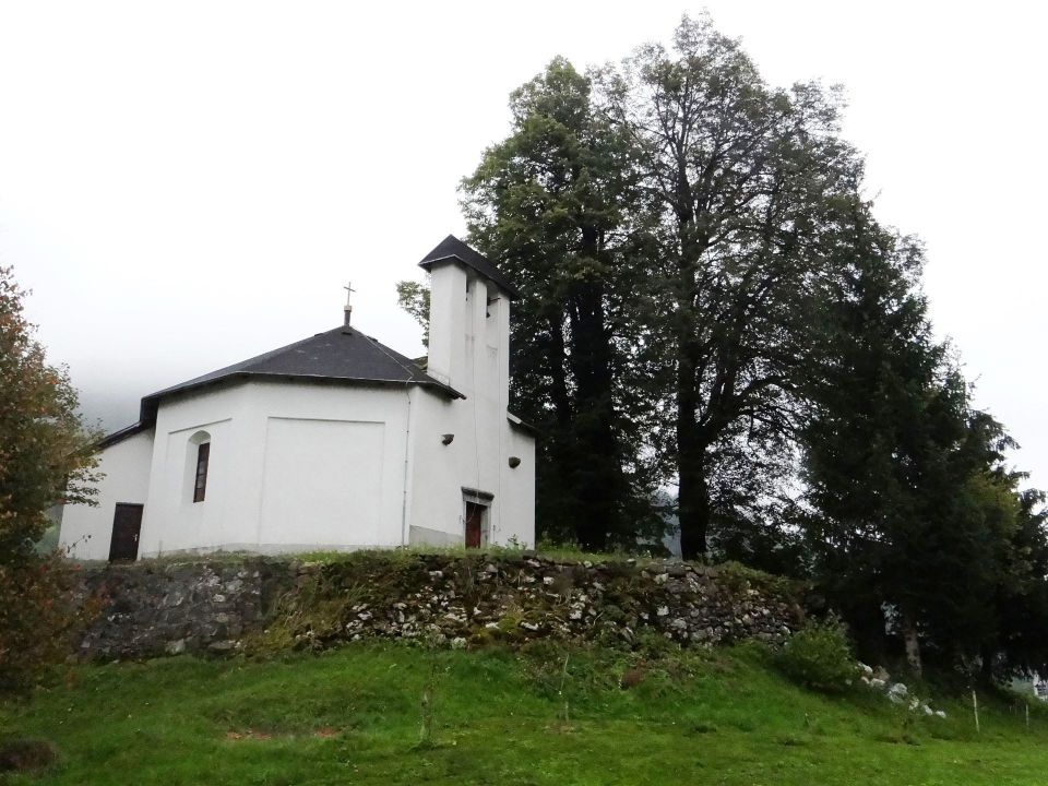 cerkev v malem lugu