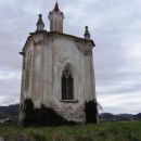 zanimiva stara kapela v šentjanžu, potrebna obnove