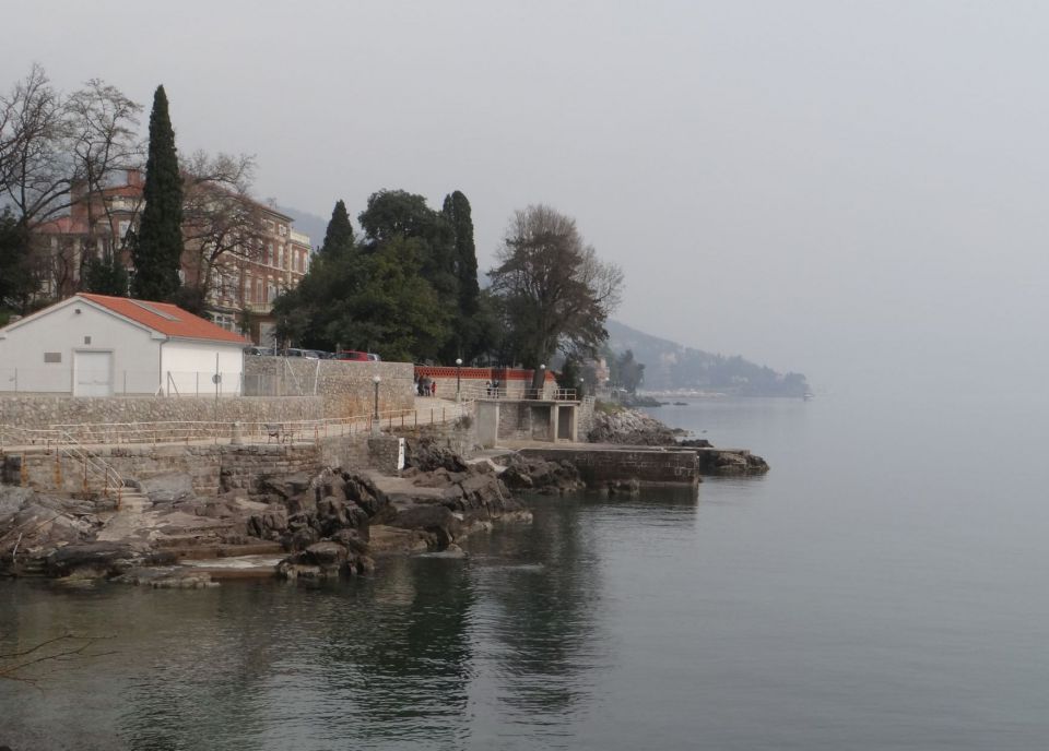 pogled nazaj, izhodišče je že za ne vem katerim rtom...