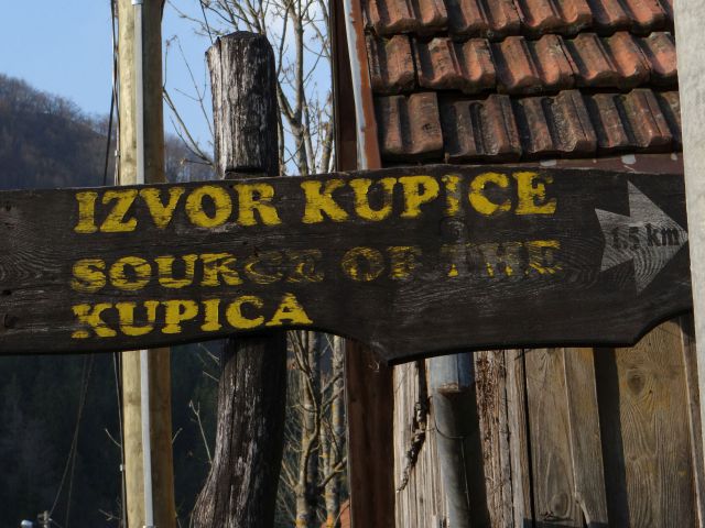 Začetek poti v vasi Mala Lešnica