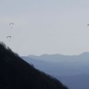 jadralni padalci uživajo nadstropje više
